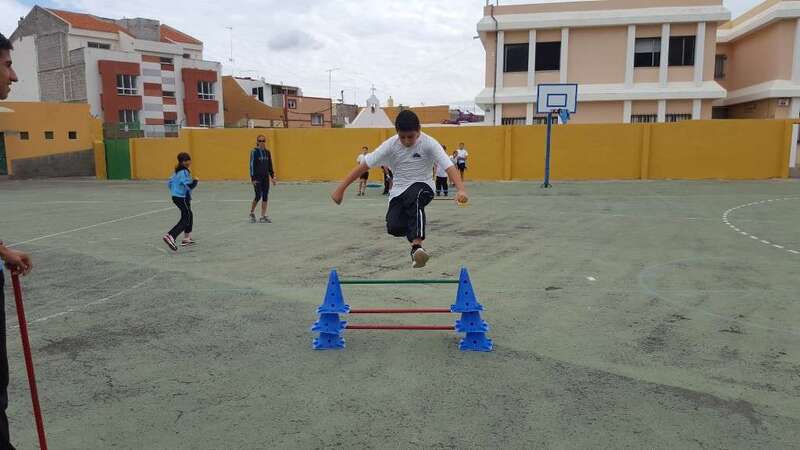 Alumnos en el patio de un colegio de Telde (Foto TA)